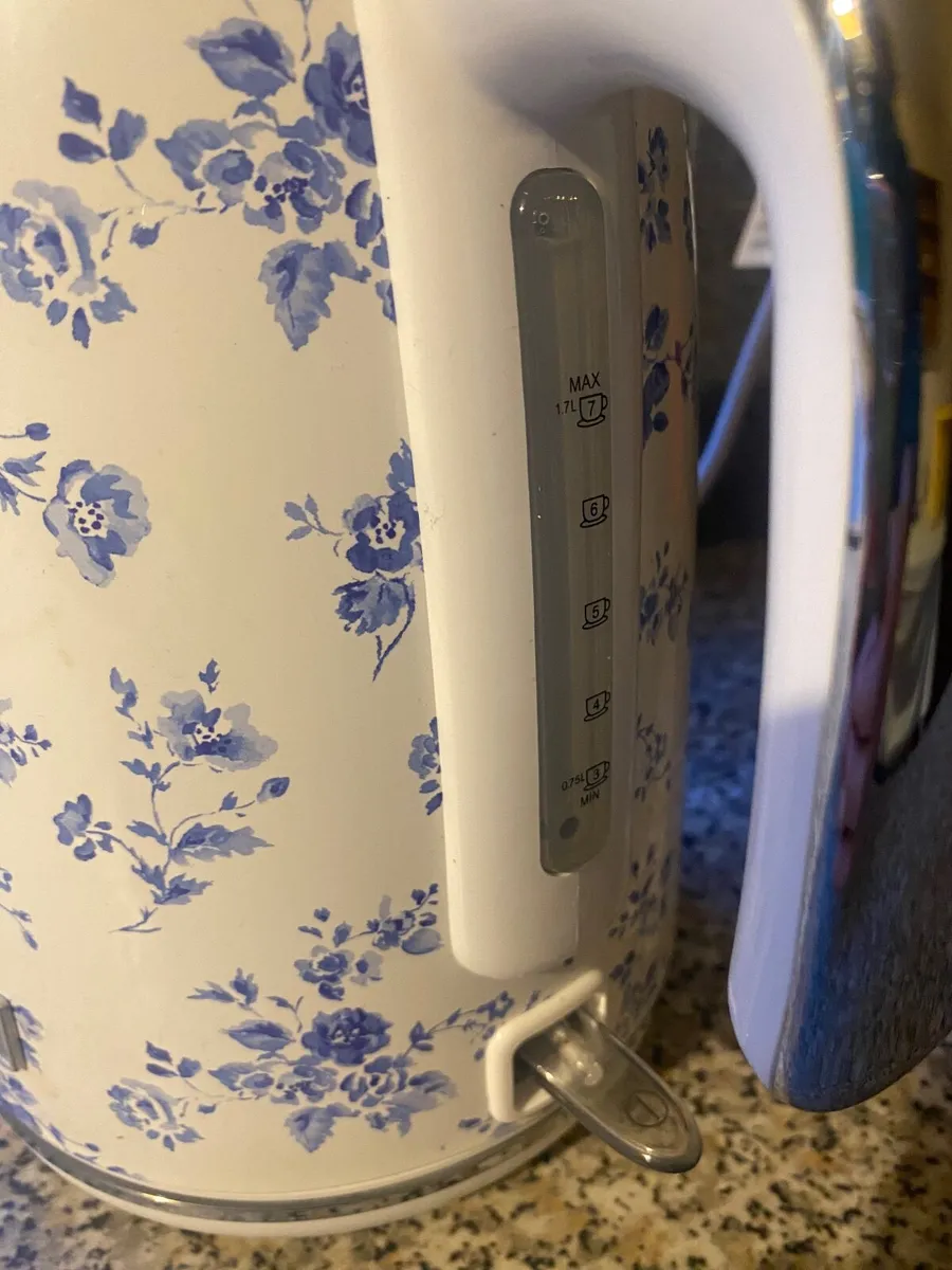 Laura Ashley China Rose kettle - Image 4