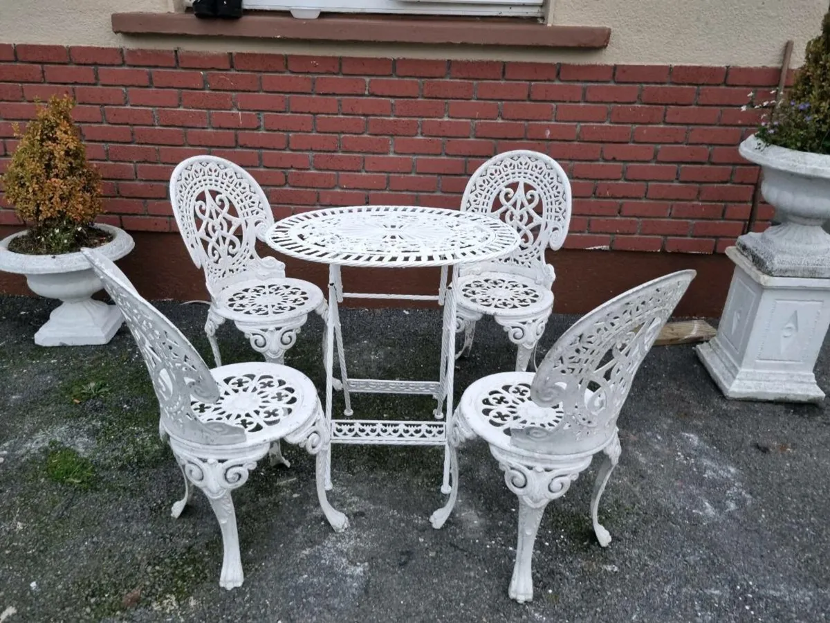 Garden furniture - Image 1