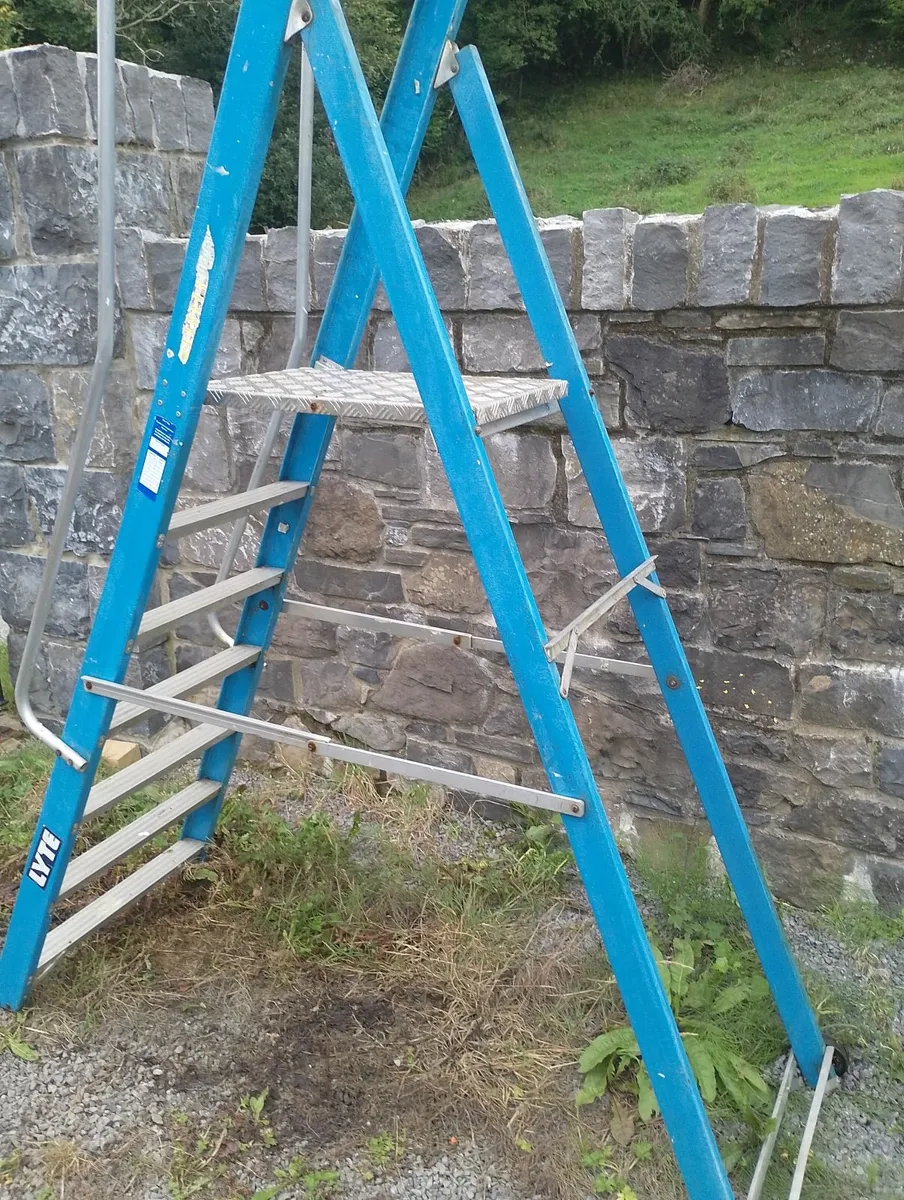 Clow Lyte professional fiberglass aluminum podium - Image 3