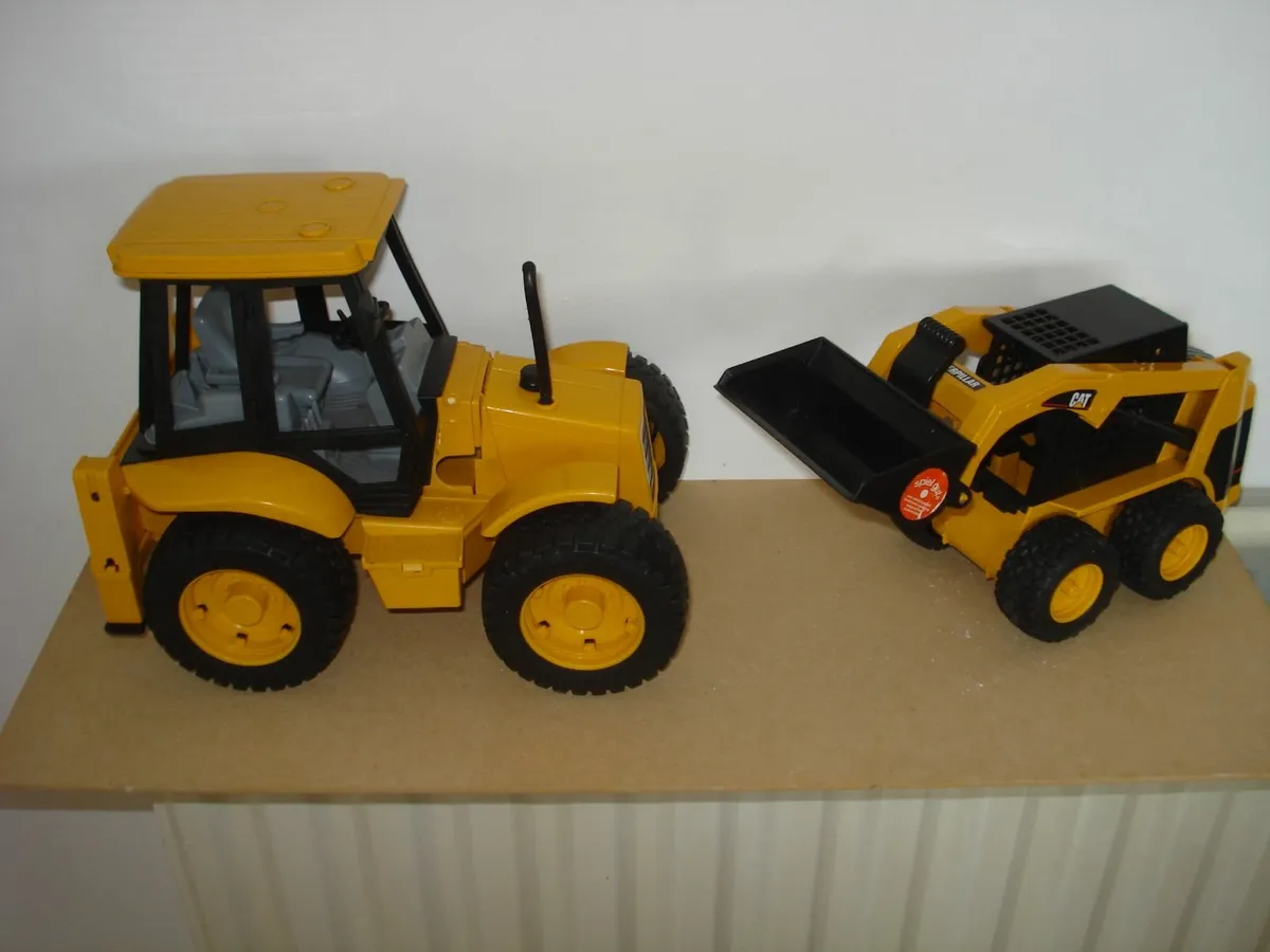 BRUDER JCB 4CX EXCAVATOR & CAT SKID STEER LOADER. - Image 2