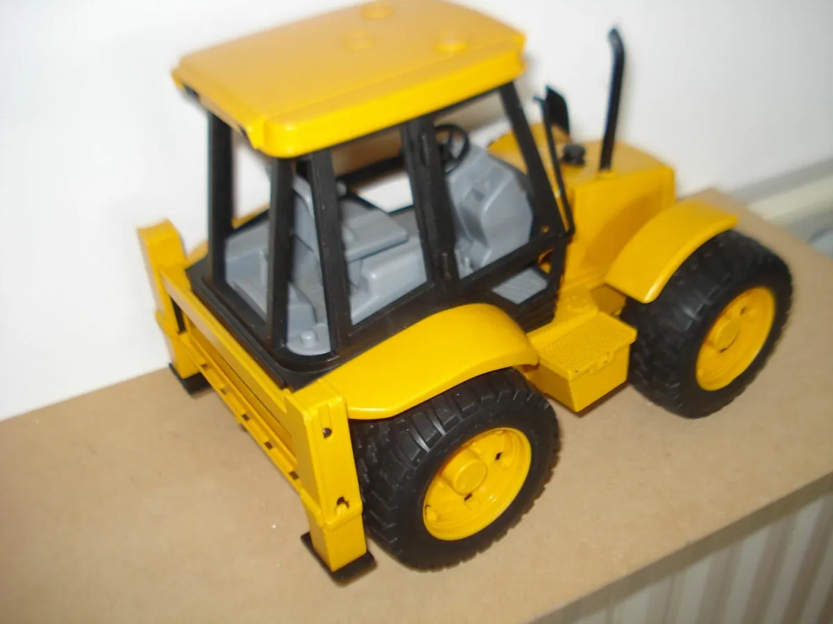 BRUDER JCB 4CX EXCAVATOR & CAT SKID STEER LOADER. - Image 3