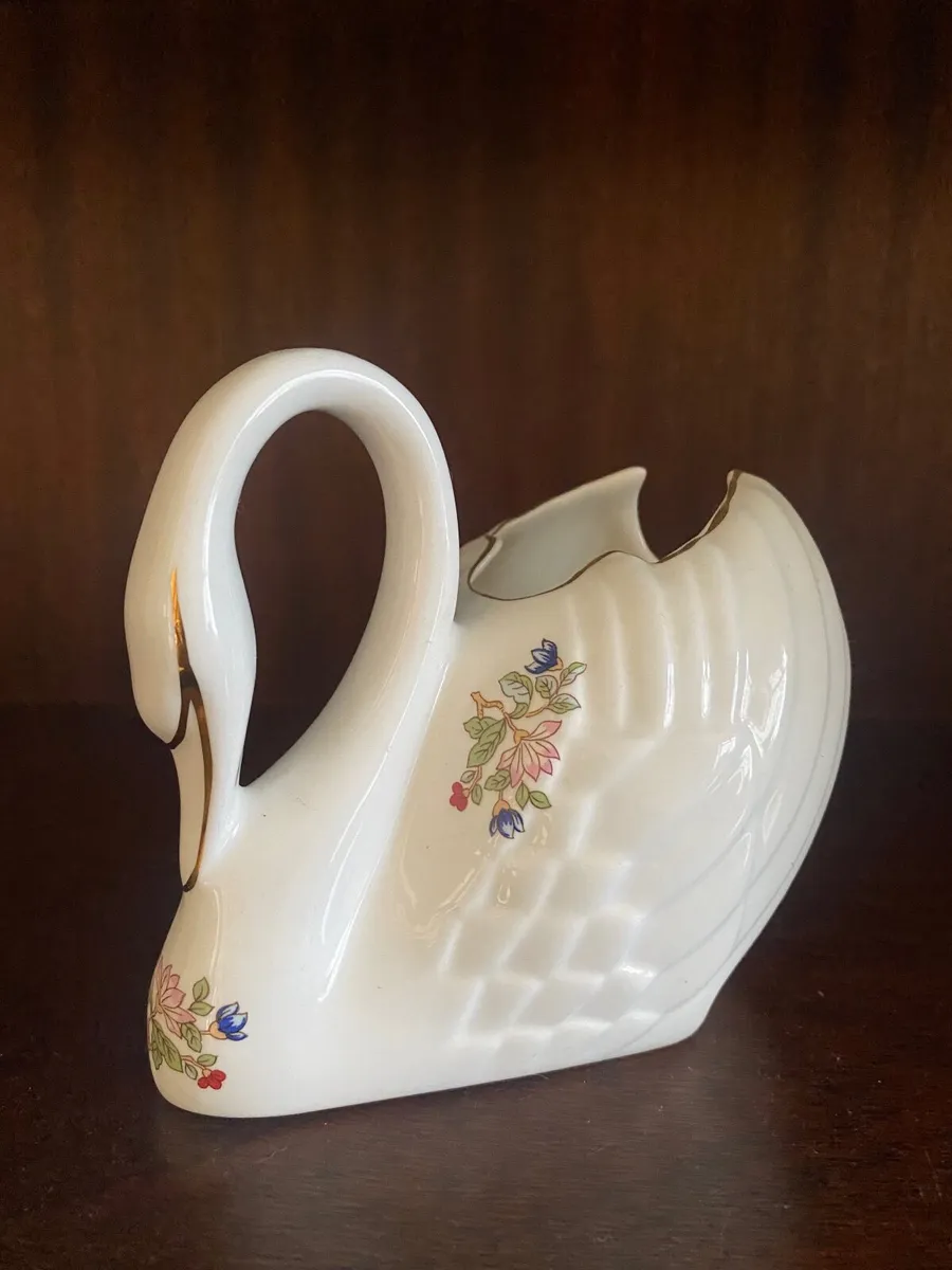 Royal Tara swan - Image 1