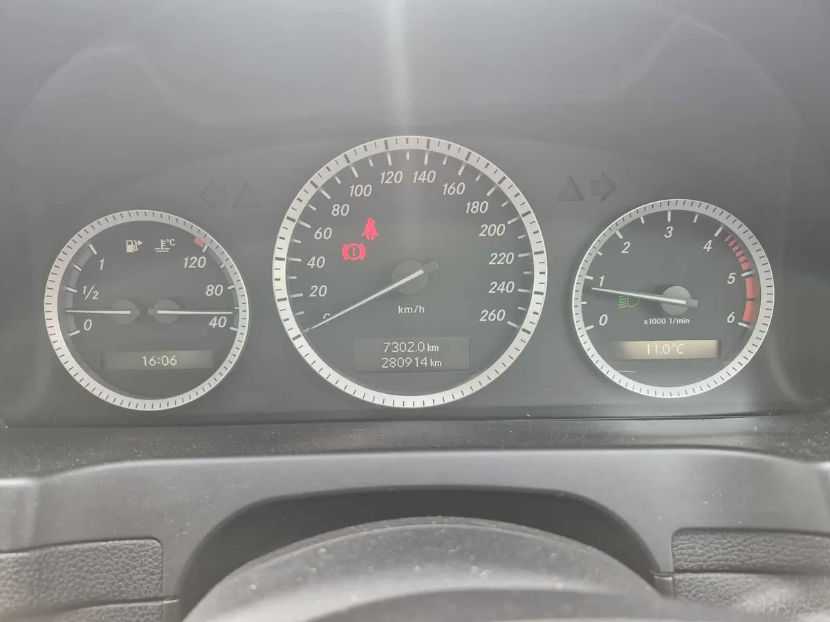 Mercedes benz C220 - Image 2