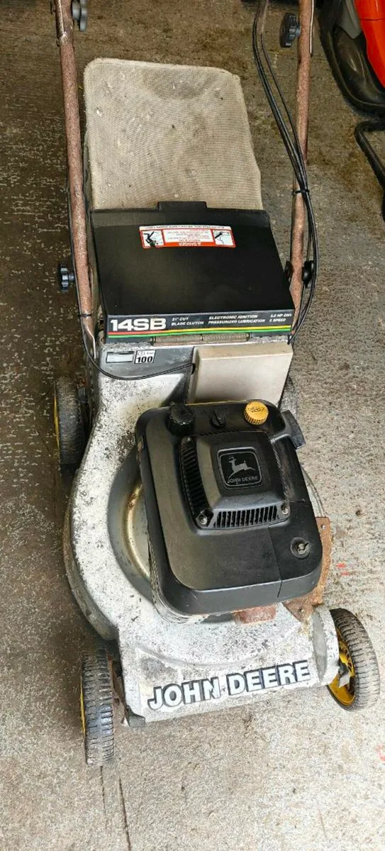 John deere lawnmower - Image 1