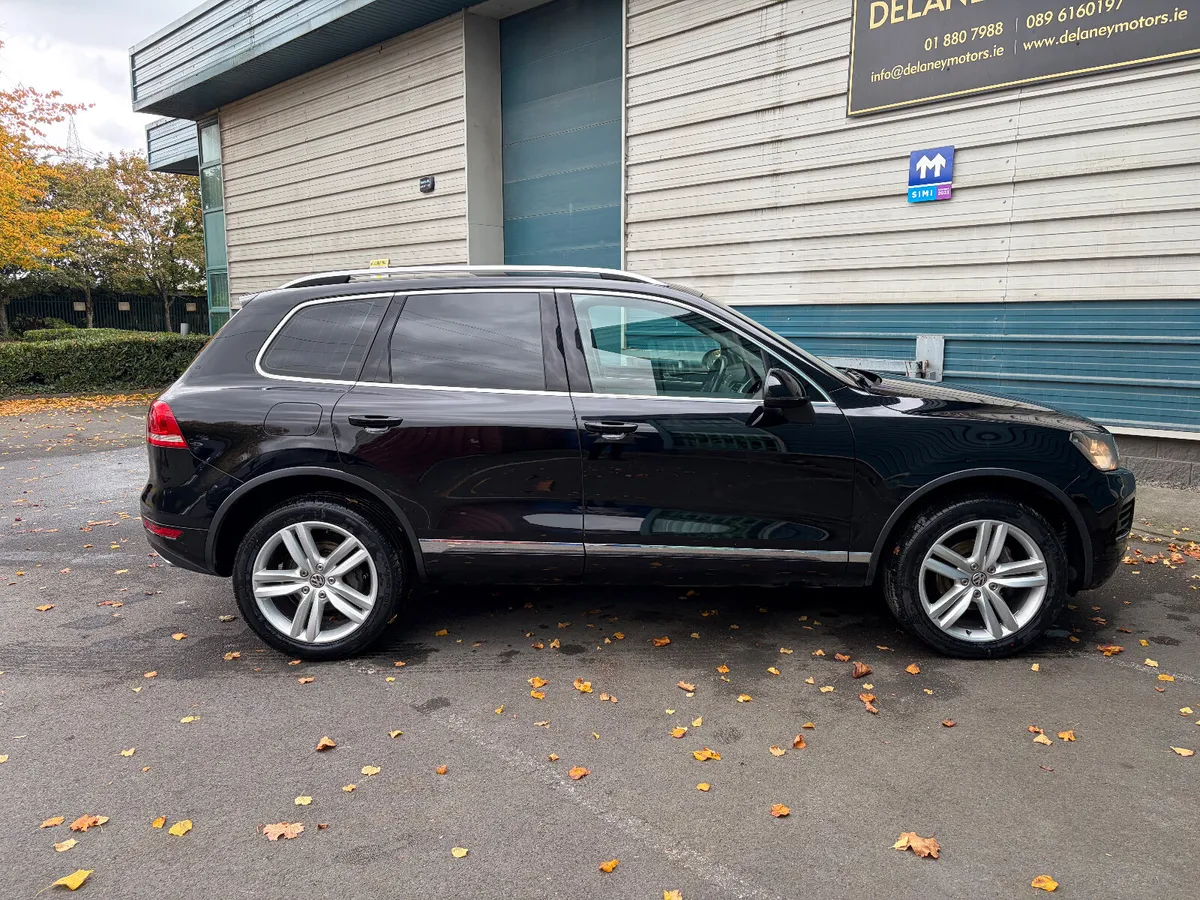 12 Volkswagen Touareg N1 2 Seats Commercial - Image 4