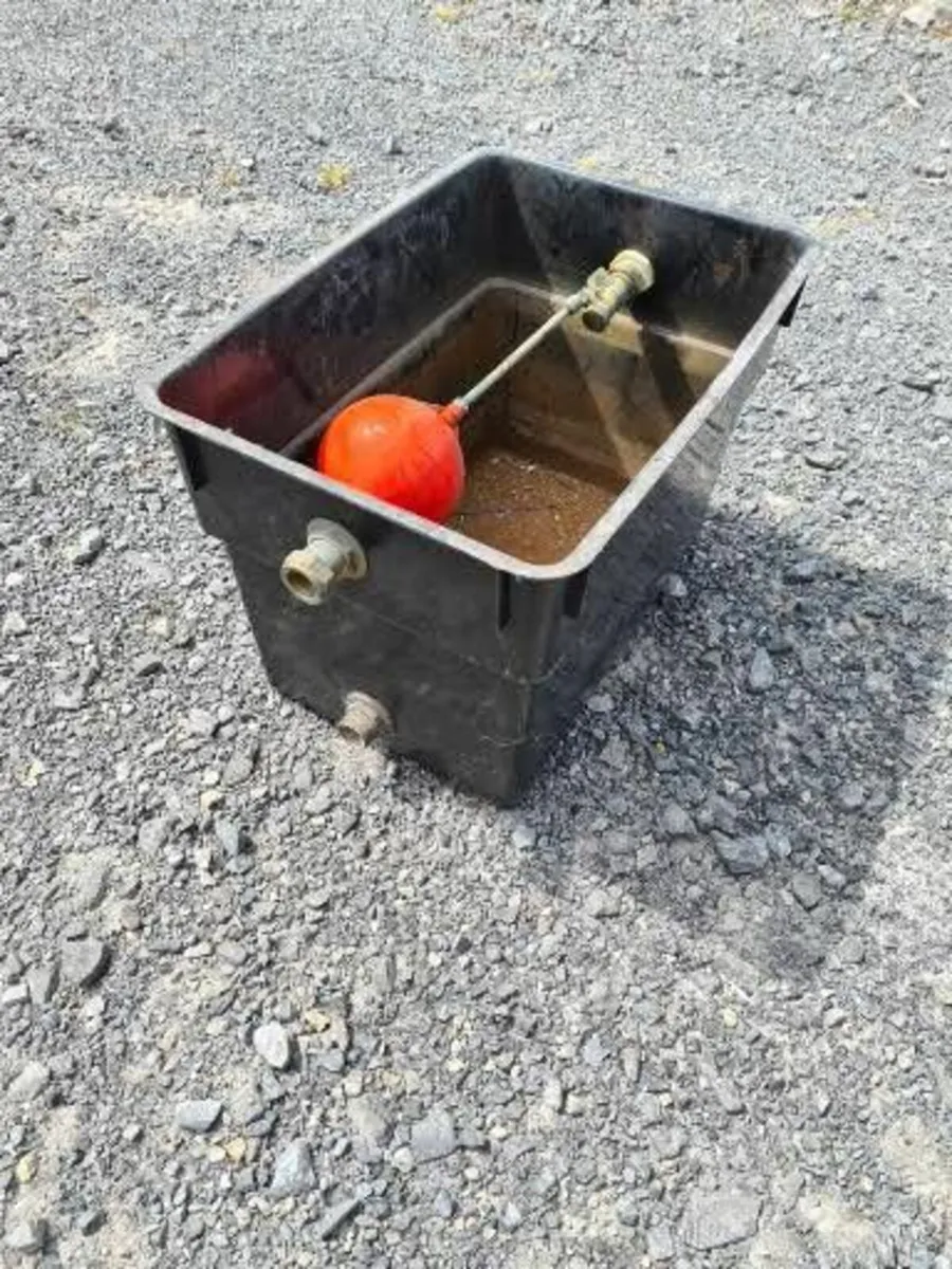 3 x water tanks with internals and connections - Image 1