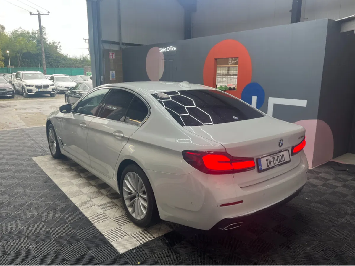 BMW 5-Series 2021 BMW 5 SERIES 530E LUXURY 2.0 HYB - Image 4