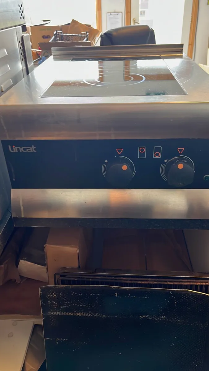 Commercial Lincat counter top induction hob - Image 1