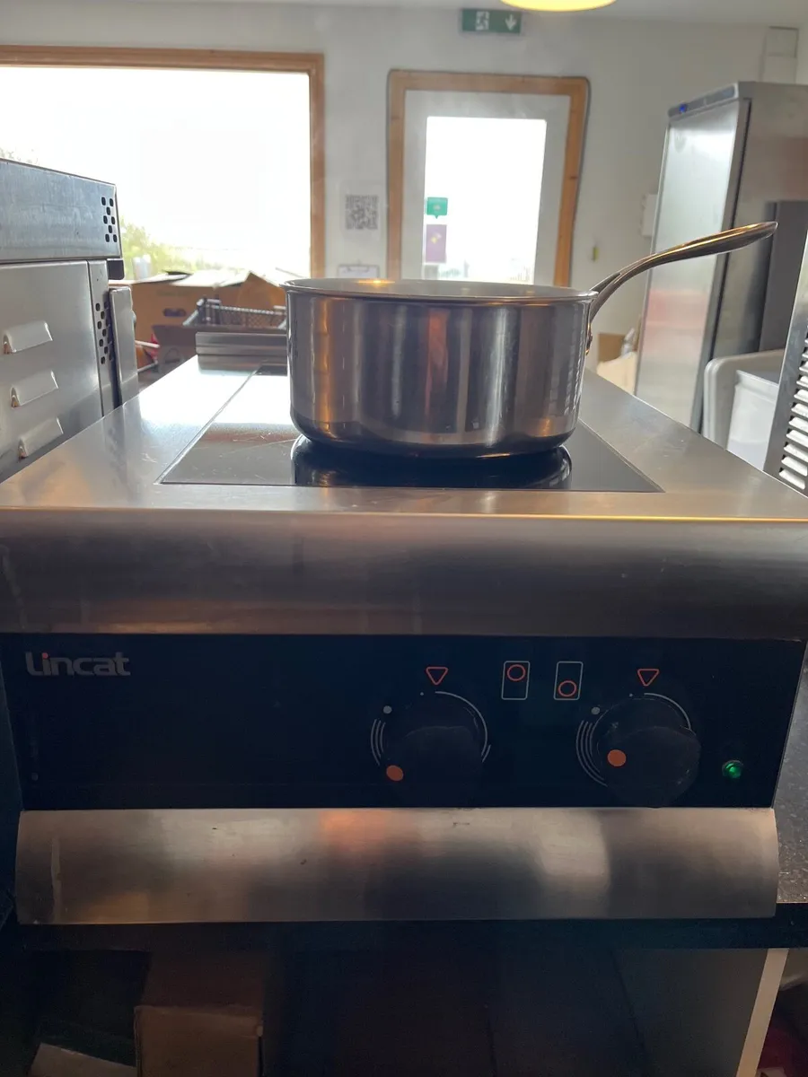 Commercial Lincat counter top induction hob - Image 2