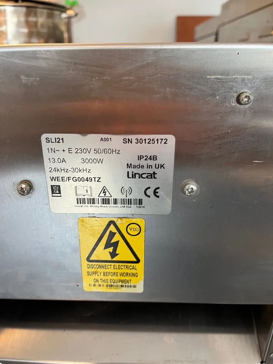 Commercial Lincat counter top induction hob - Image 3