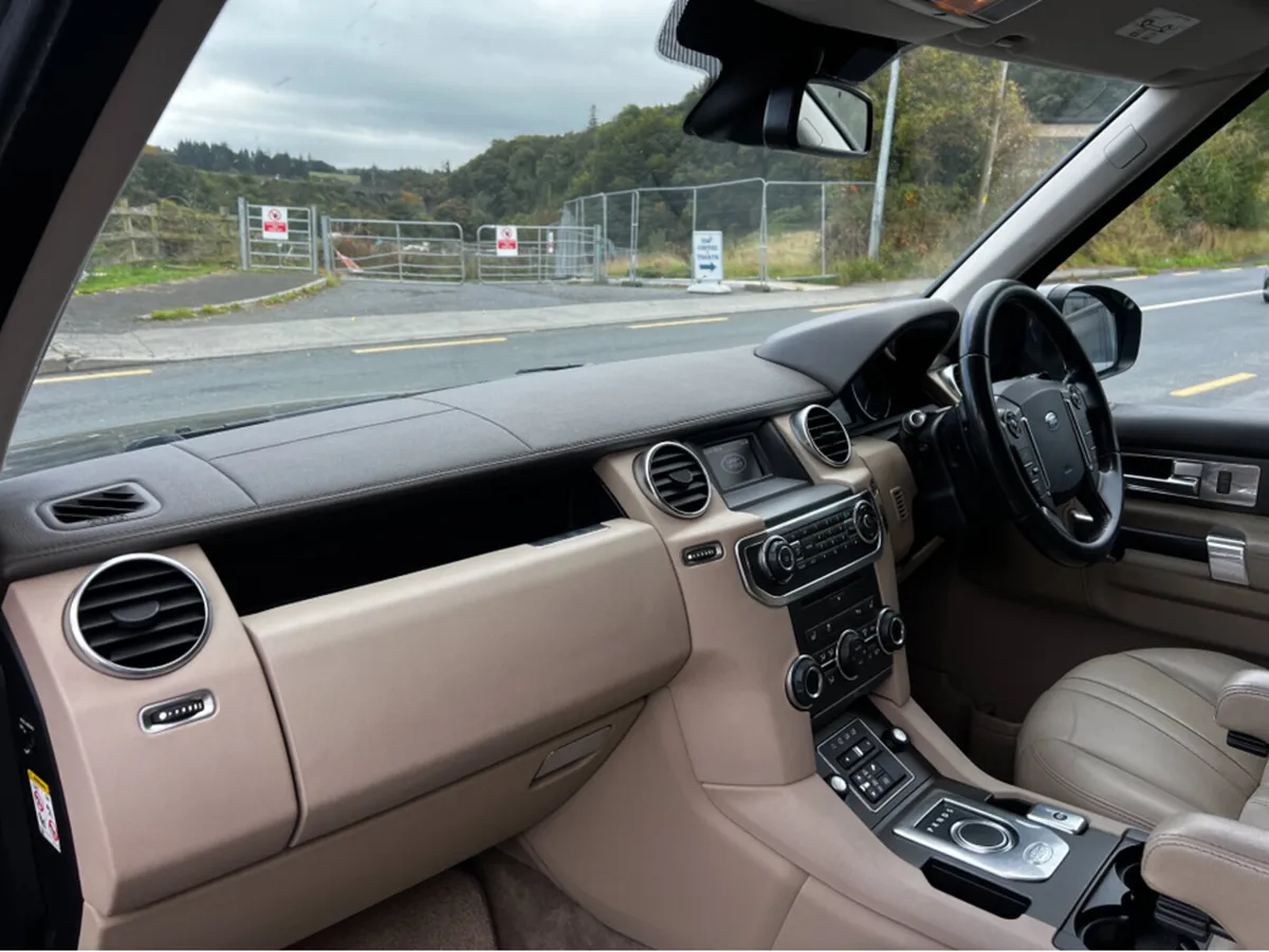 Land Rover Discovery 3.0 TDV6 5 SEAT CREW CAB XE A - Image 3