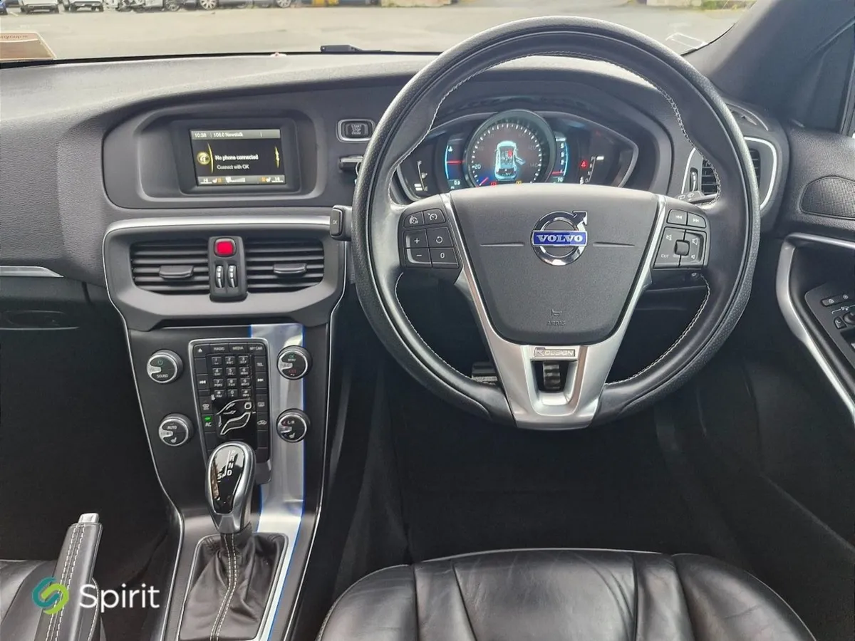 Volvo V40 2.0 D3 150HP R-design  Automatic  Full - Image 4