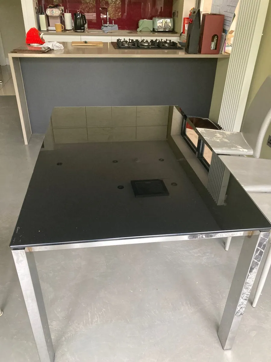Calligaris Dining table - Image 2
