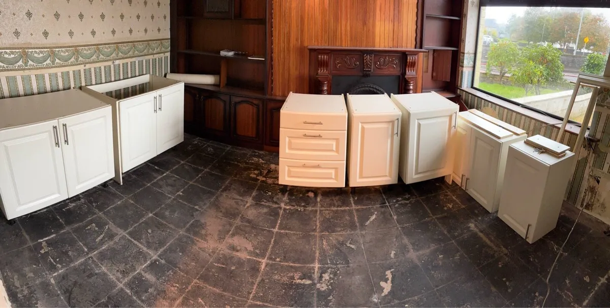 Kitchen Cabinets/Countertop - Image 4