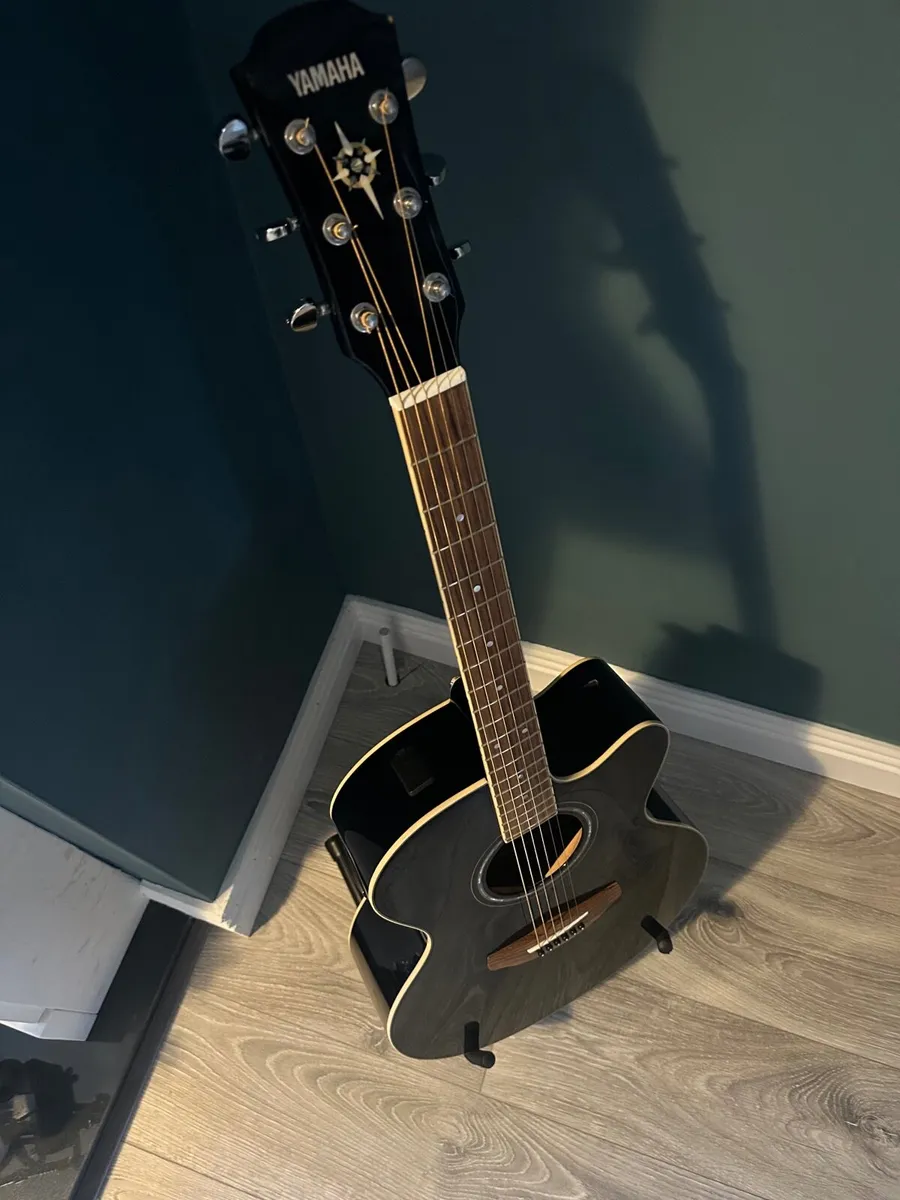 Yahama acoustic guitar - Image 2
