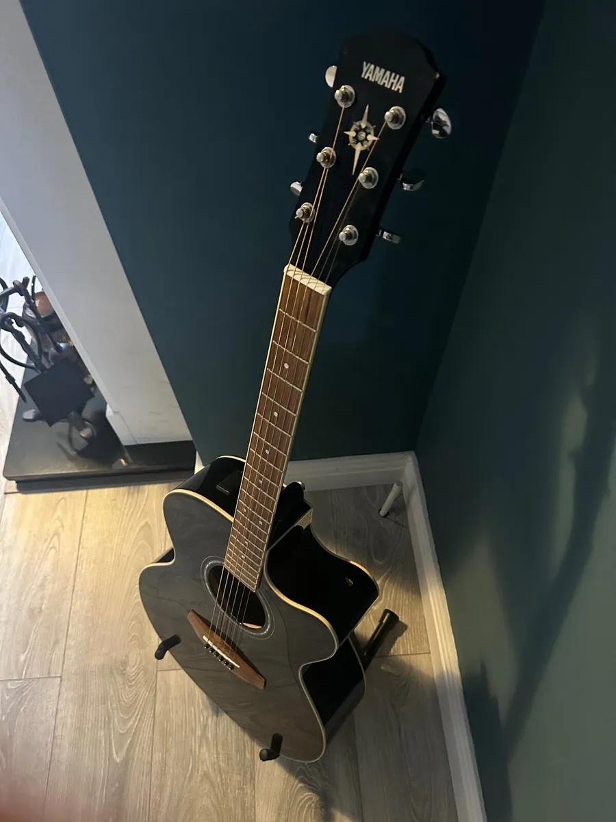 Yahama acoustic guitar - Image 3