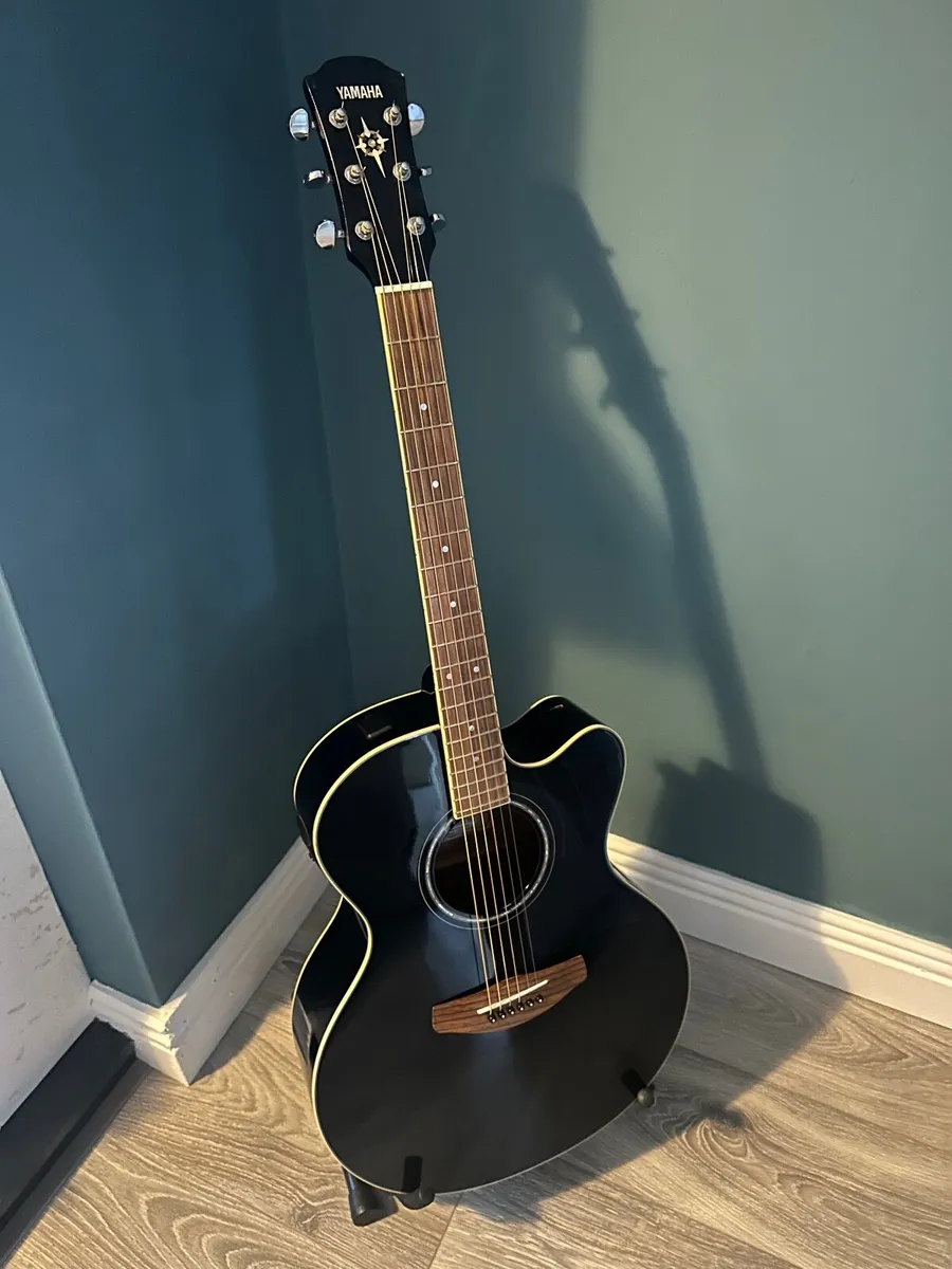 Yahama acoustic guitar - Image 4