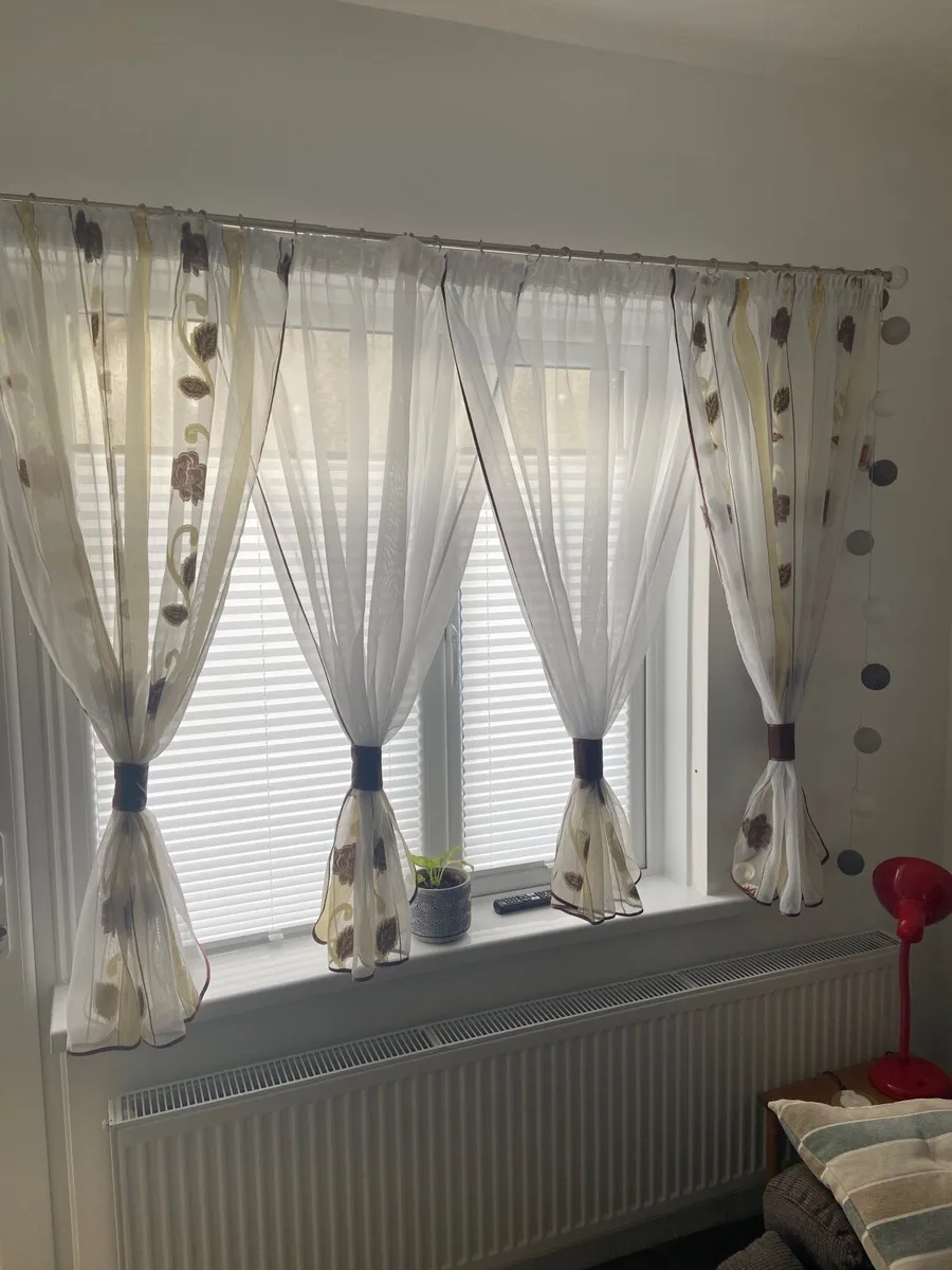 curtain - Image 2