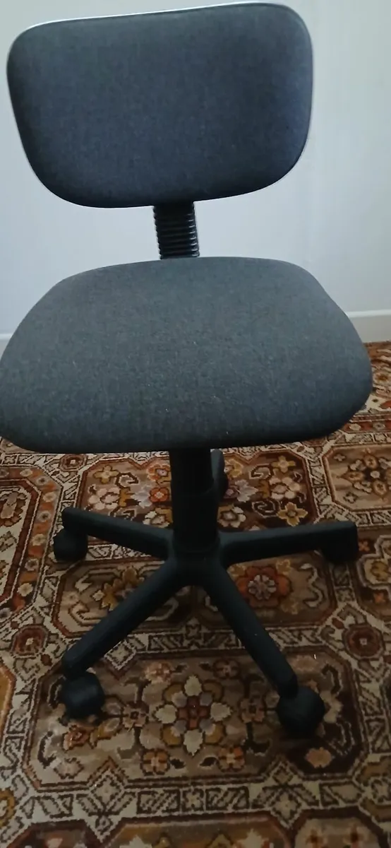 Swivel chair - Image 1