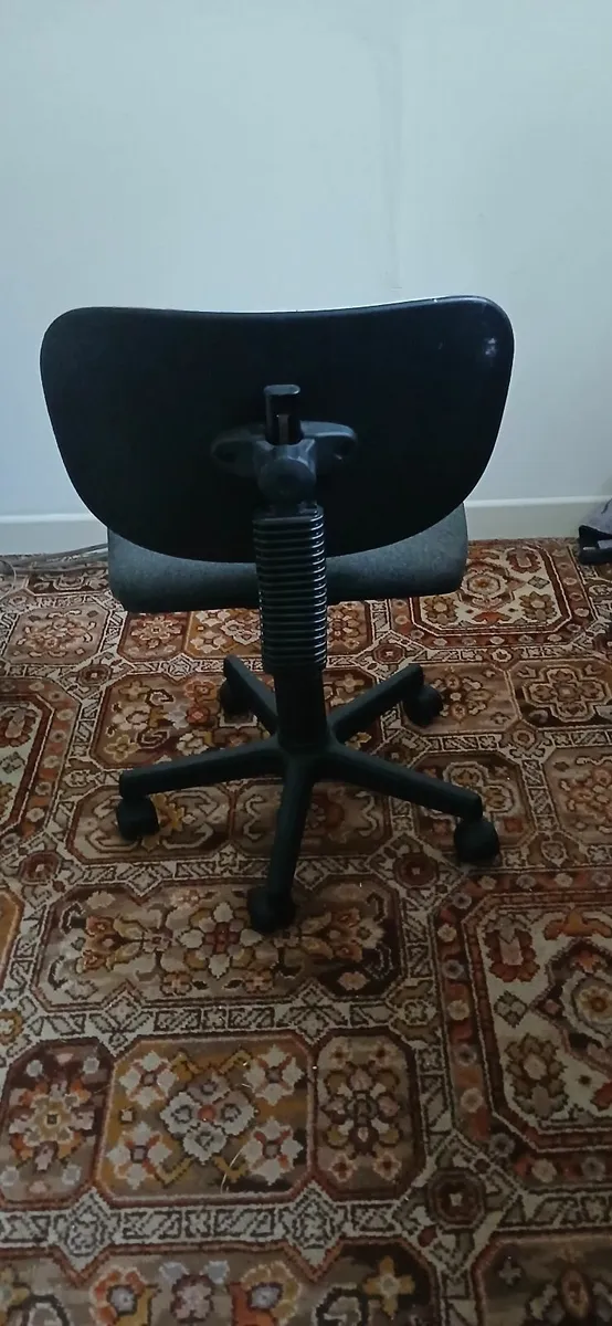 Swivel chair - Image 2