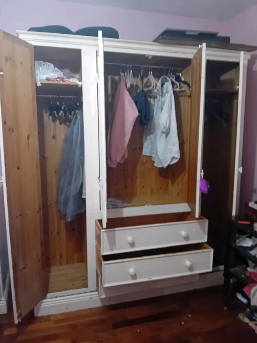 Free to take away Wardrobe & chest of drawers - Image 2