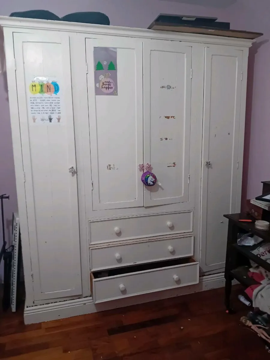 Free to take away Wardrobe & chest of drawers - Image 3