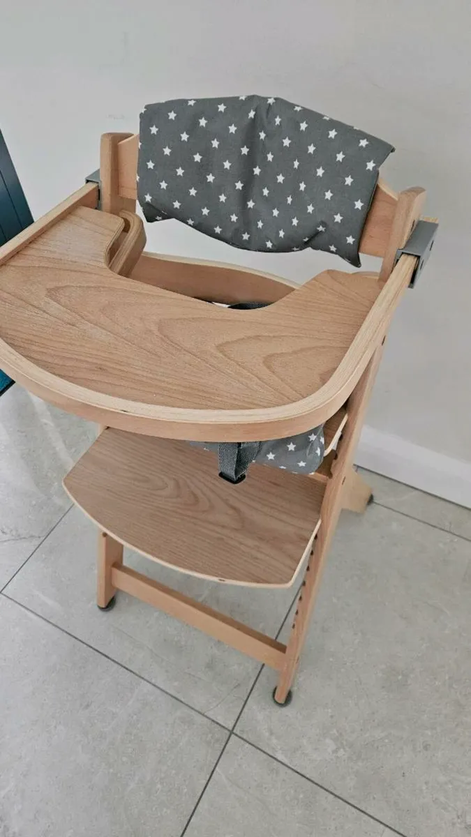 High chair - Image 1