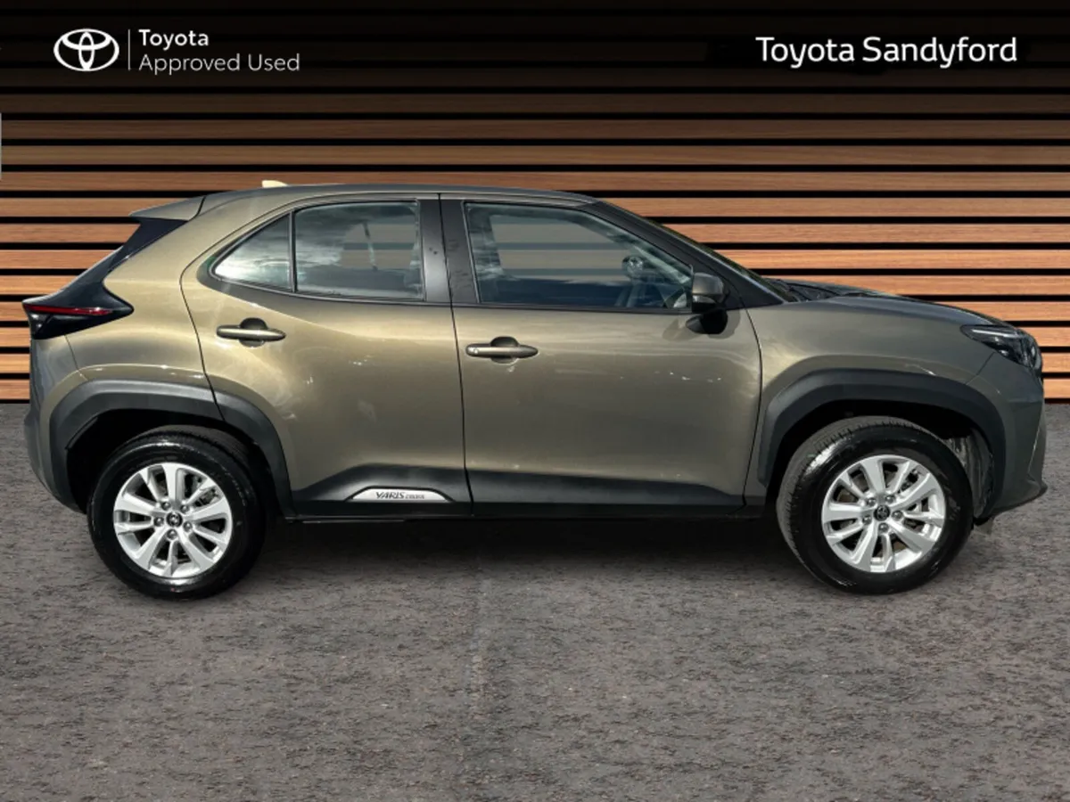 Toyota Yaris Cross LUNA HYBRID AUTOMATIC // REAR C - Image 3