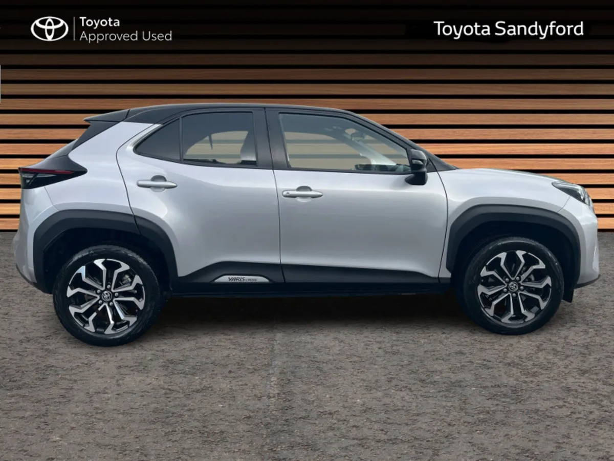 Toyota Yaris Cross LUNA SPORT // REAR CAMERA // SM - Image 3