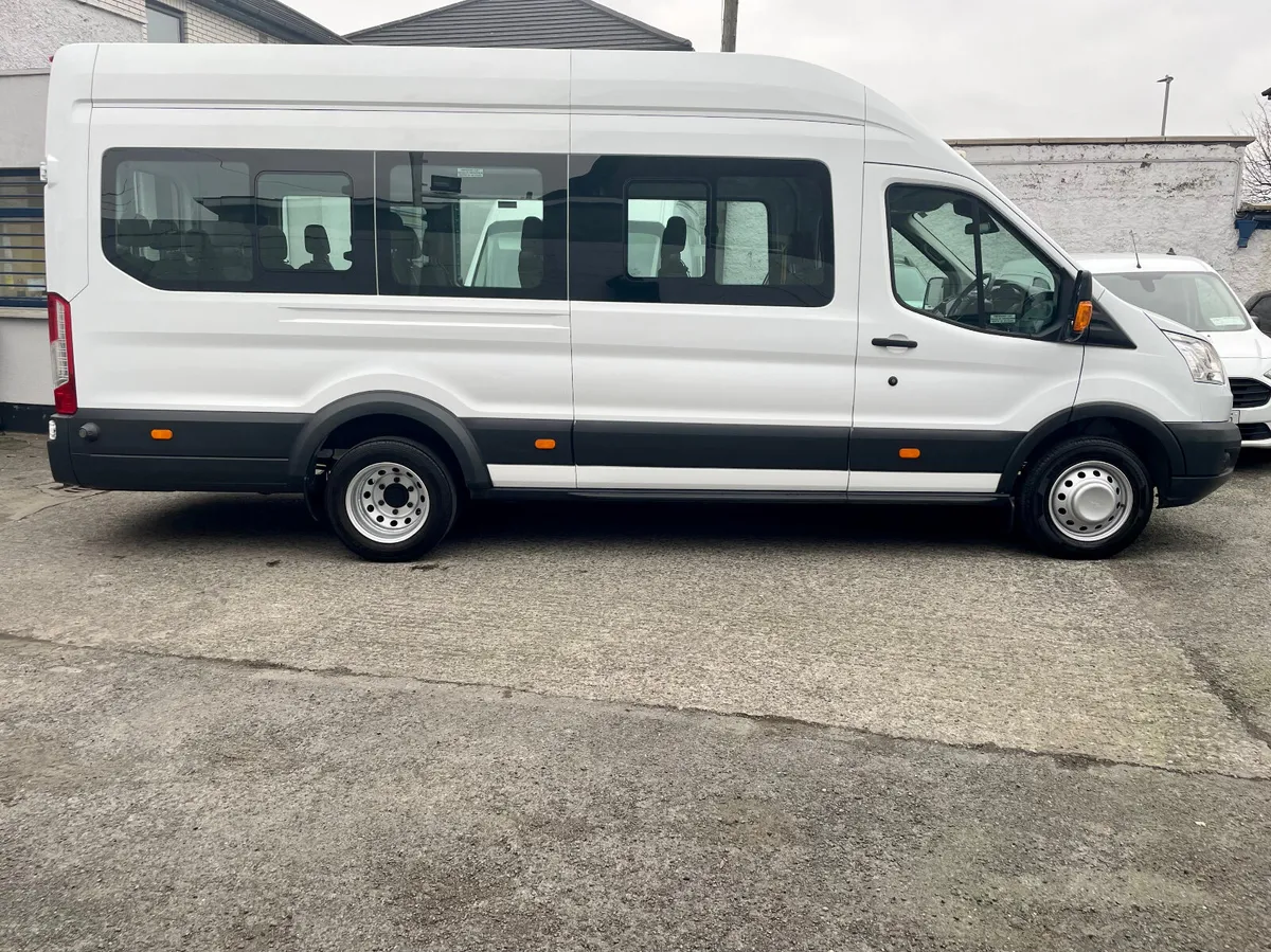 Ford Transit 460 Trend 2.2 TDCI 17 Seat Bus,2016 - Image 3