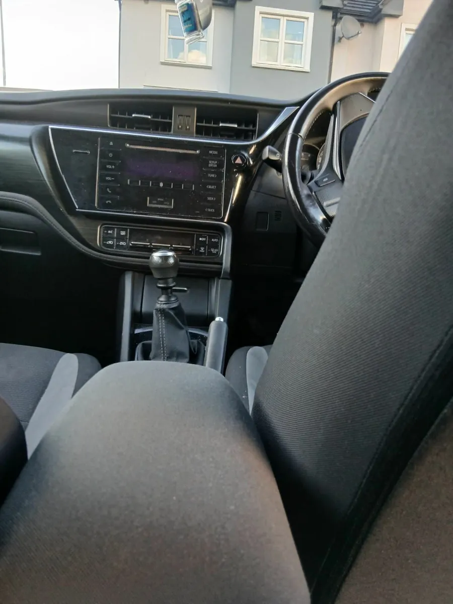 Toyota Auris 2015 - Image 1