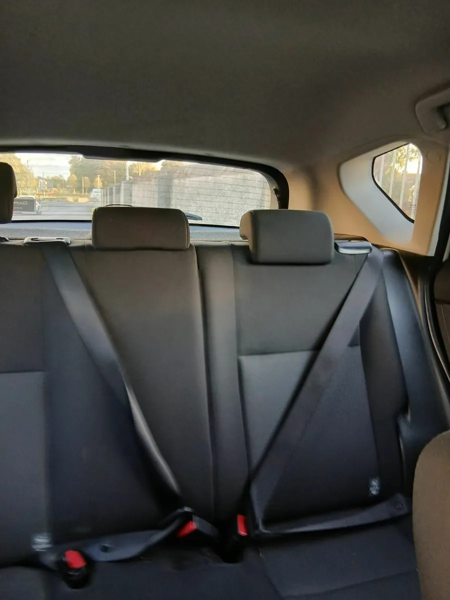 Toyota Auris 2015 - Image 3