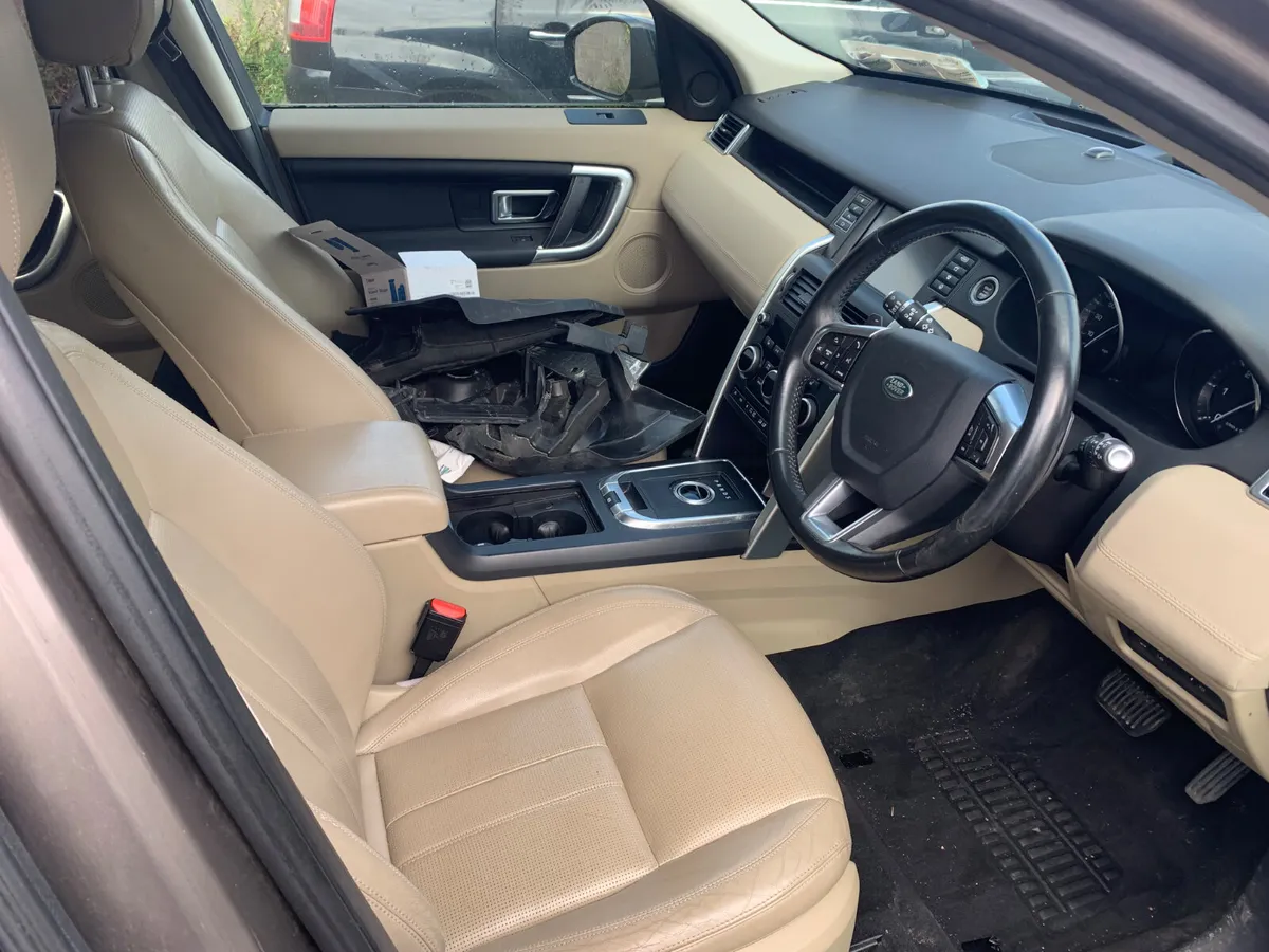 2019  LANDROVER DISCOVERY 7 SEATER - Image 4