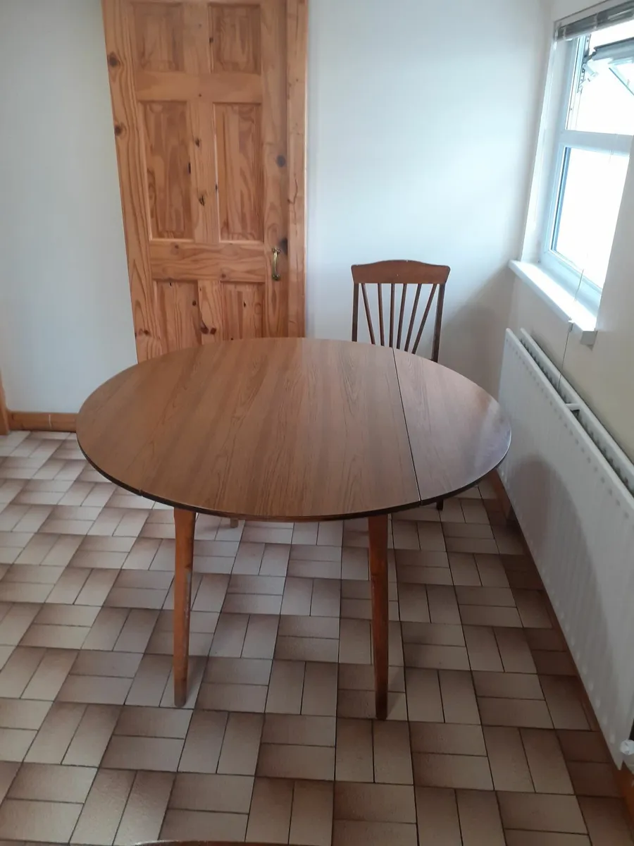 Table & Chairs - Image 2