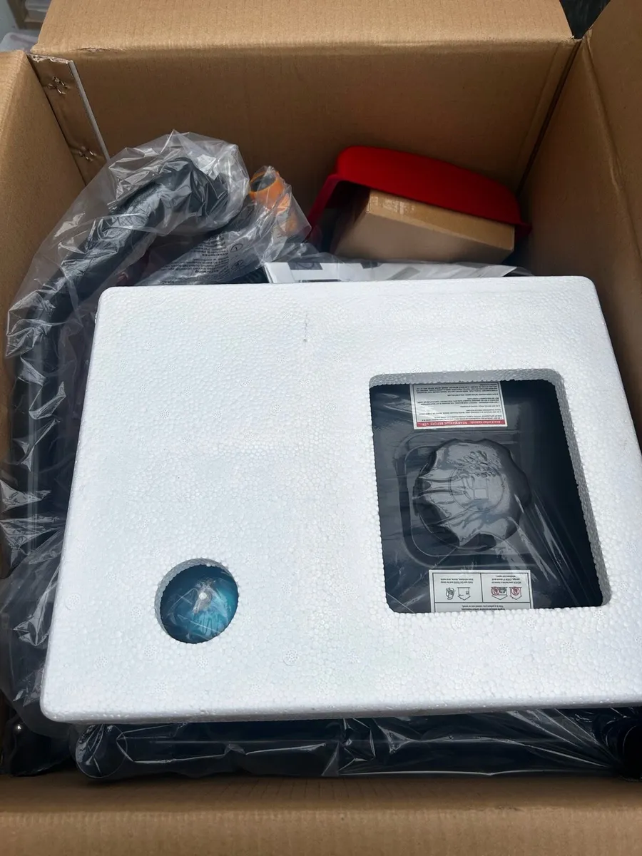 Pressure washer and Water Fed Brush (9 metre) - Image 4