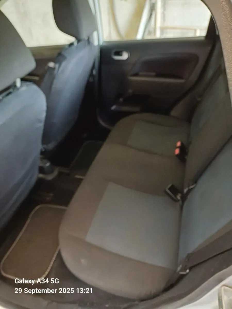Car - Image 4
