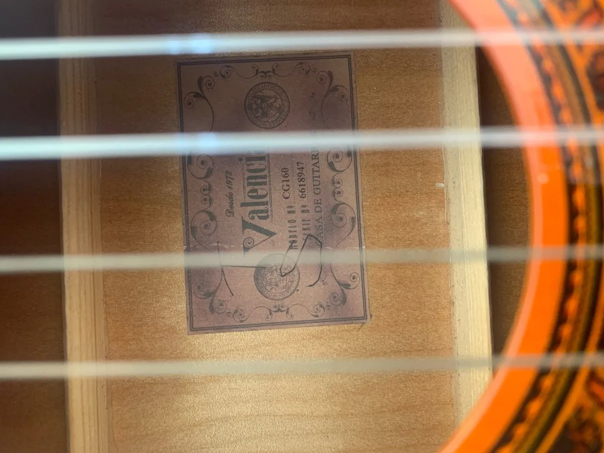 Valencia 3/4 school guitar - Image 2