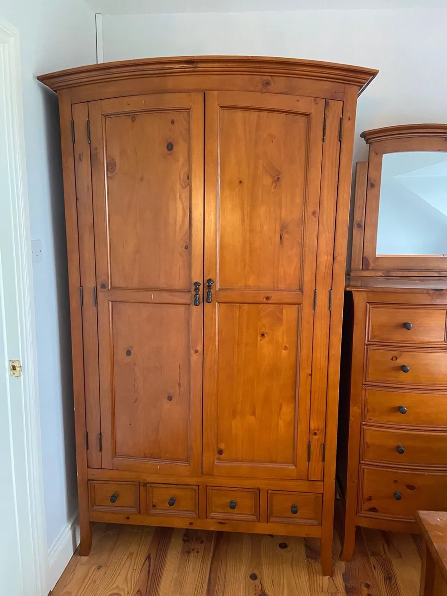 Bedroom furniture set - Image 2
