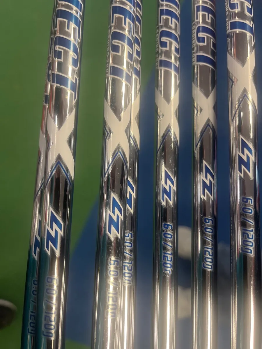 Titleist T100s 4-pw steel right hand used. - Image 2