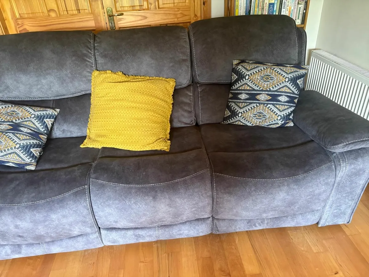 Living room suite - Image 1