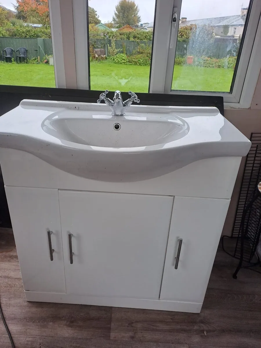Hand basin