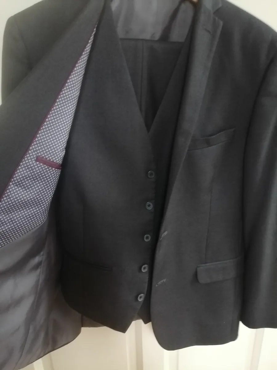 3 piece suit - Image 1