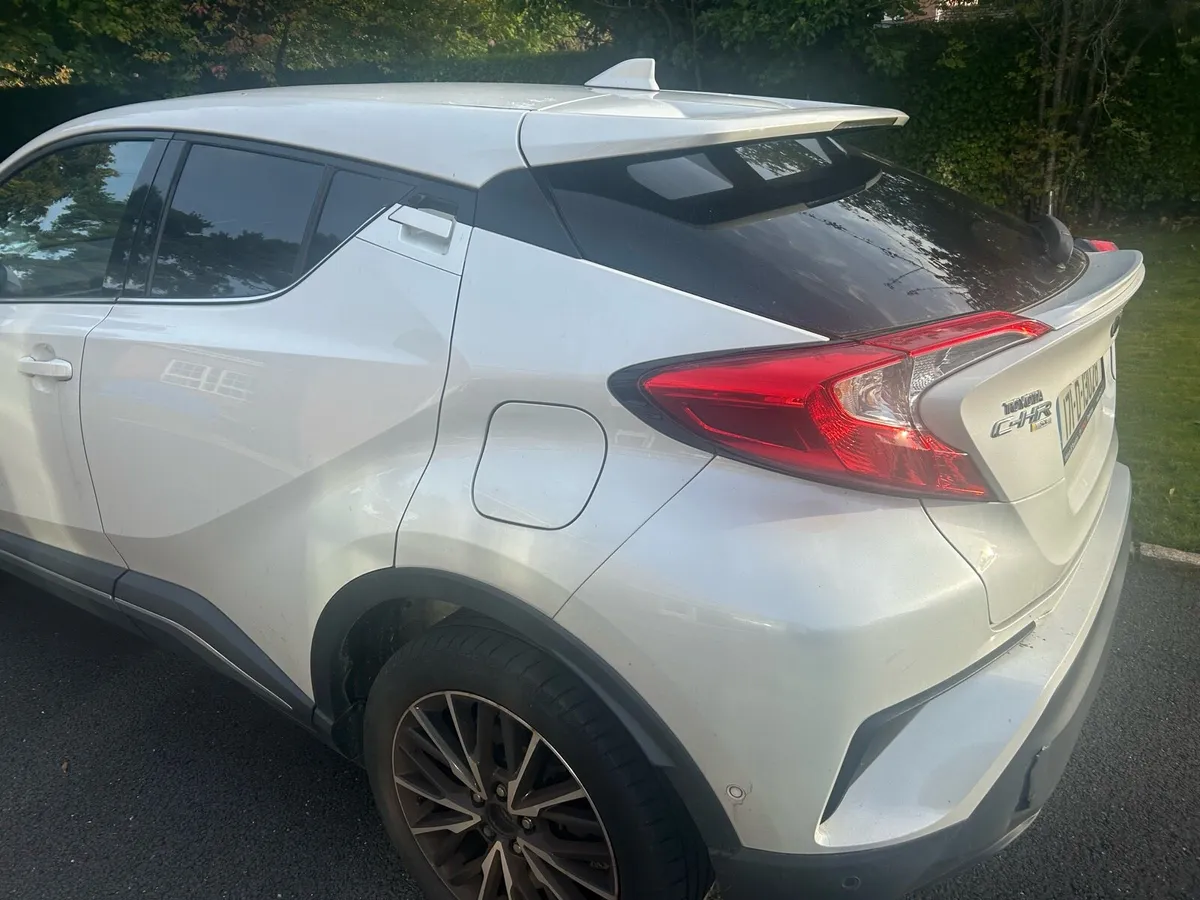 Toyota CH-R SOL - Image 3