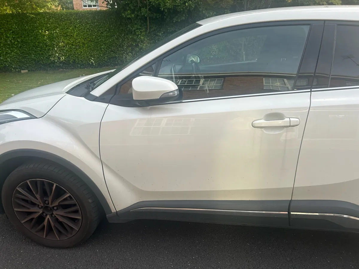 Toyota CH-R SOL - Image 4