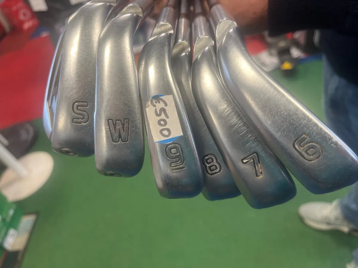 Ping G425 left hand graphite irons - Image 1