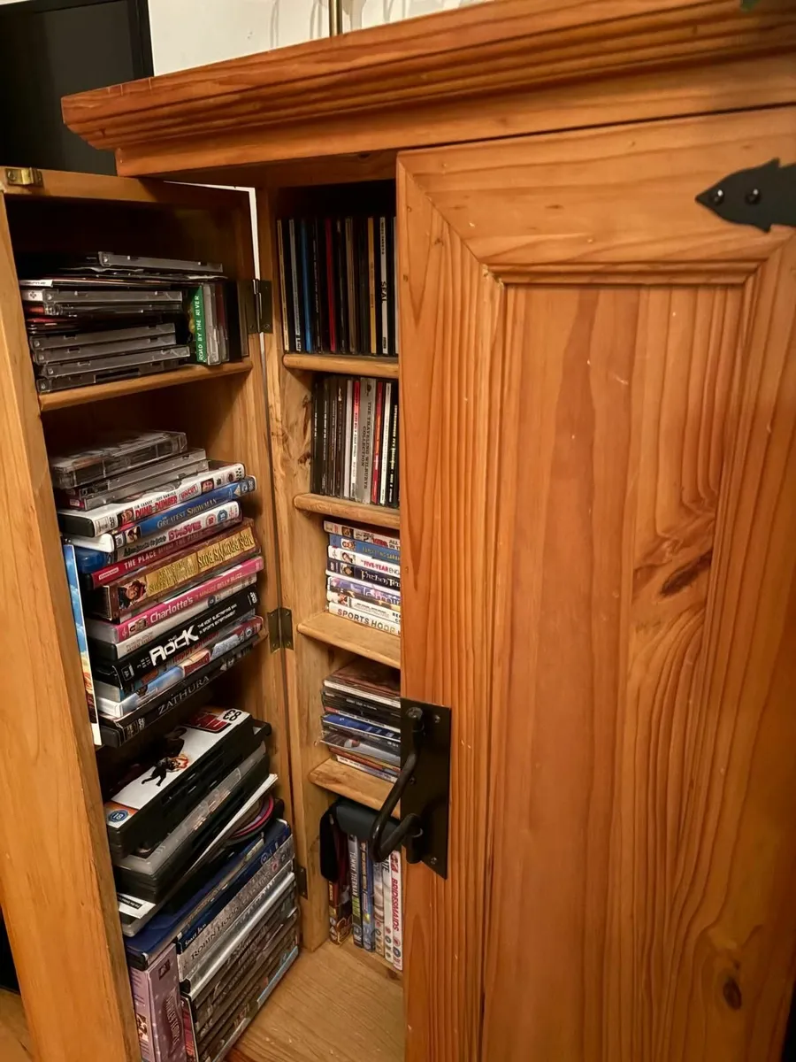 Sitting room units - Image 1