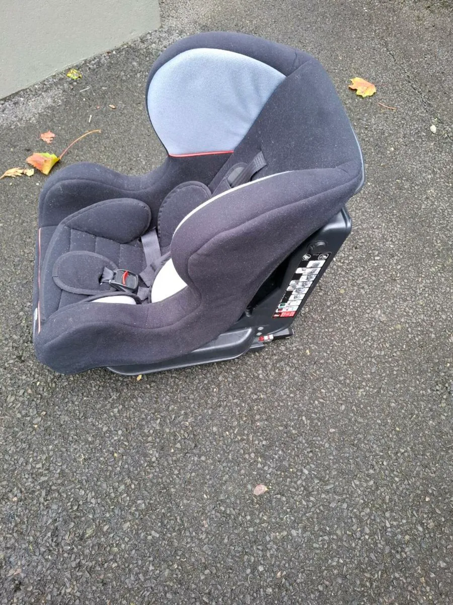 Free to take away.       Baby car seat - Image 2