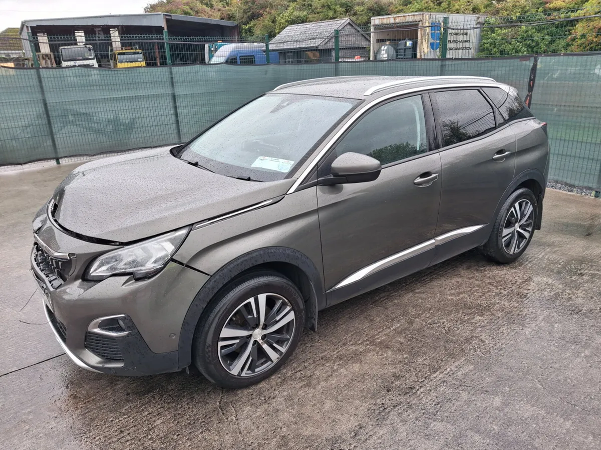 2018 Peugeot 3008  Allure  light damage - Image 2