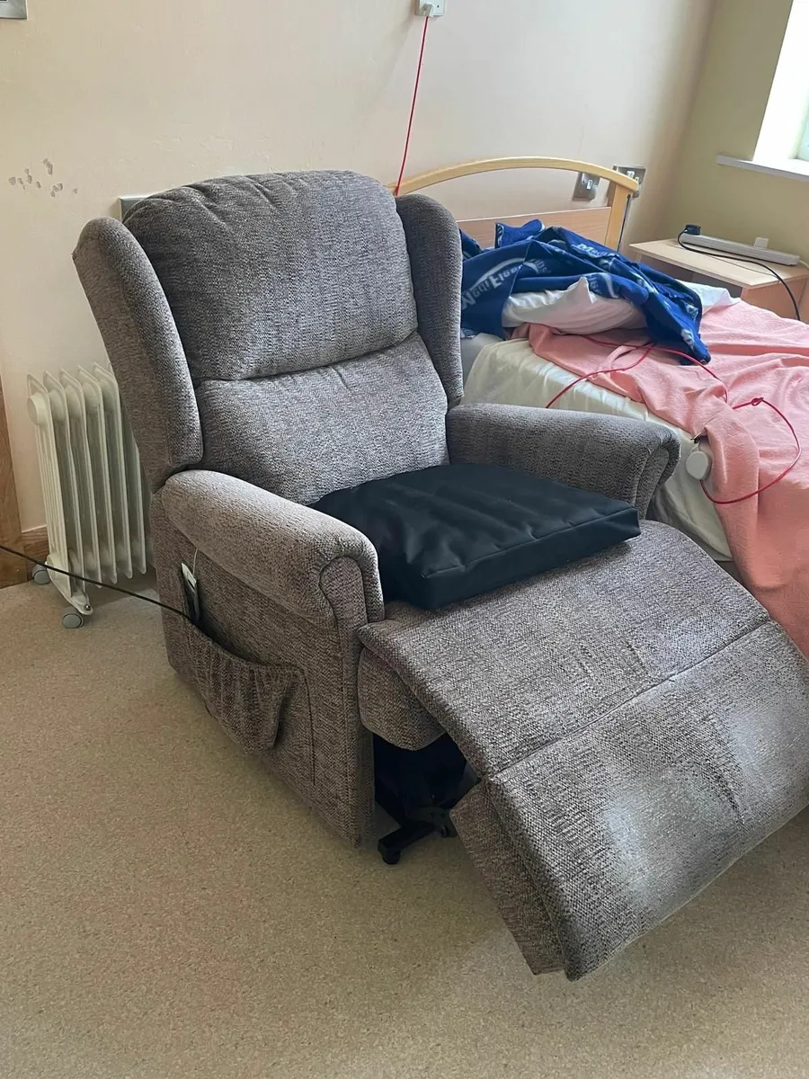 Recliner Chair - Image 2