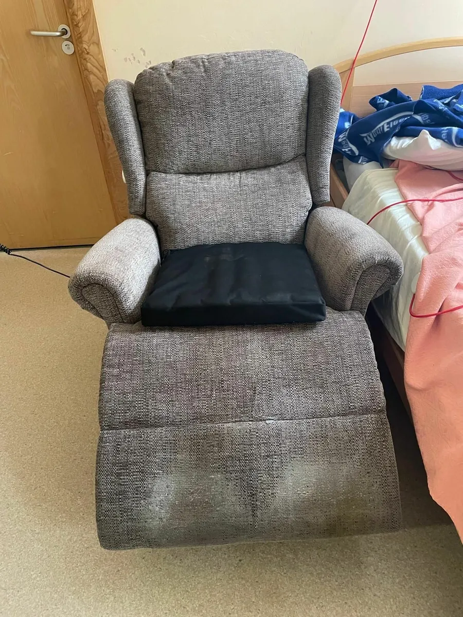 Recliner Chair - Image 3
